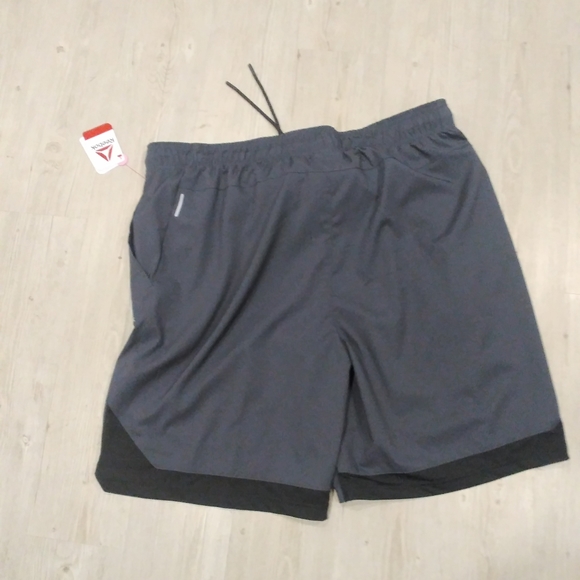 Reebok Grey Running Shorts Size 2XL - Picture 3 of 8